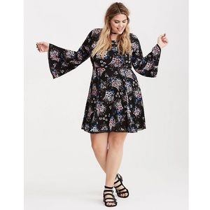 Torrid Floral Challis Bell Sleeve Raw Hem Dress 14